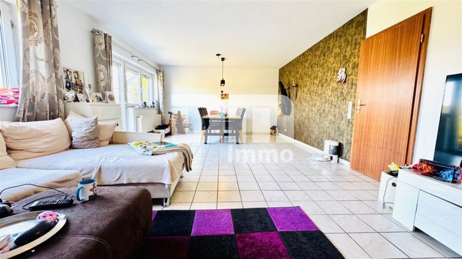 Charmantes Ein- bis Zweifamilienhaus mit großem Garten in begehrter Lage - EG Wohn / Esszimmer Zugang Terrasse